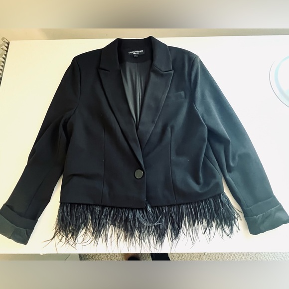 Black cropped one button lapel collar with fringe on hem jacket - Picture 4 of 15